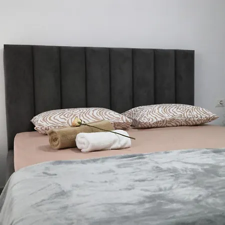 Rozafa Guest Center 3* שקודר