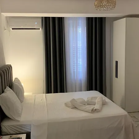 מלון Rozafa Guest Center 3*