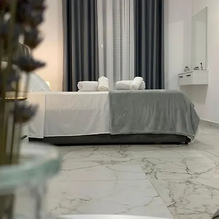 מלון Rozafa Guest Center 3*