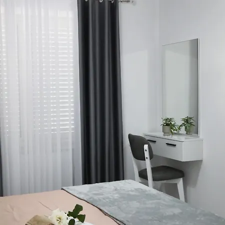 Rozafa Guest Center 3*