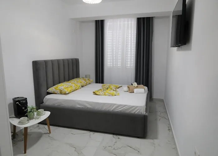 Rozafa Guest Center 3*